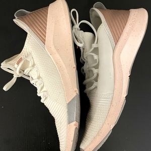 Nike Air Zoom Elevate White and Rose Gold.